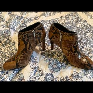 Vince Camuto snake booties 2.5 inch heel size 5.5
